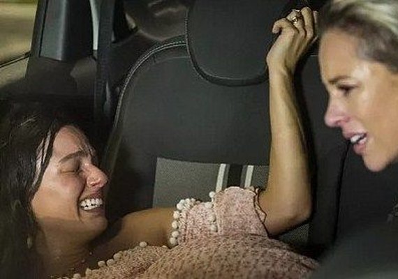 Em A Força do Querer, Ritinha dá à luz em táxi com ajuda de Jeiza; veja foto