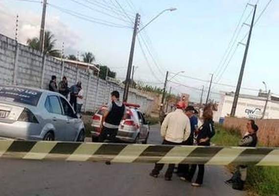 Motorista de aplicativo é executado a tiros dentro do carro no Antares