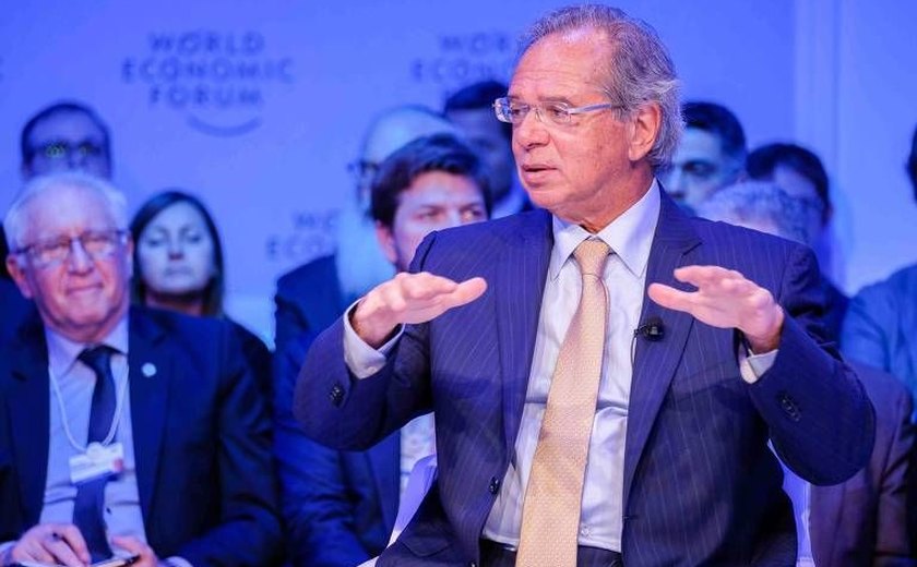 'O pior inimigo do meio ambiente é a pobreza', diz Paulo Guedes em Davos