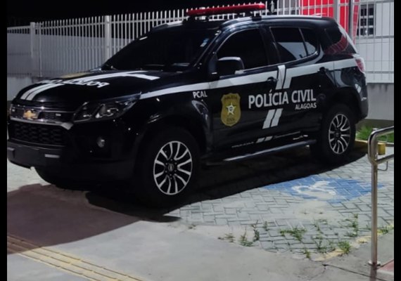 Homem é preso acusado de espancar mulher em via pública em Arapiraca