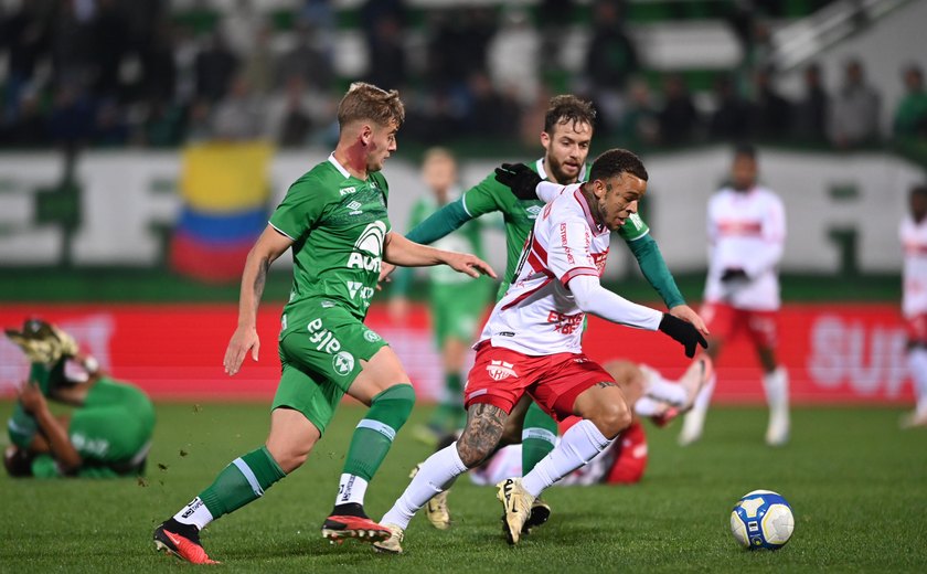 CRB empata sem gols com a Chapecoense, sobe uma posição, mas fica a 3 pontos do Z4