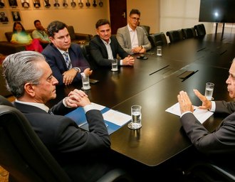 Fábio Bittencourt discute acordos de cooperação com presidente da AMA