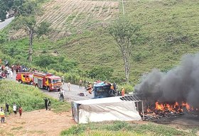 Departamento Estadual de Aviação é acionado para resgatar vítimas de acidente na BR-101, em Joaquim Gomes