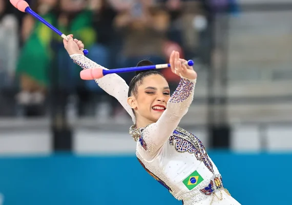 Maria Eduarda e Bárbara Domingos conquistam ouro na ginástica rítmica