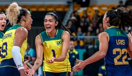 Brasil bate Argentina e segue 100% no vôlei feminino