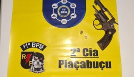 Polícia apreende arma de fogo e drogas em Piaçabuçu