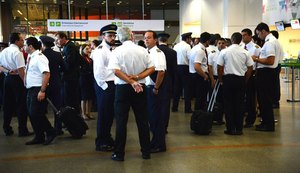 Aeronautas aprovam proposta das empresas e encerram greve
