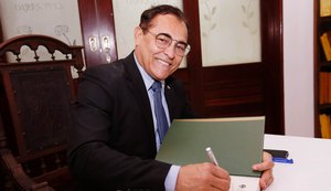 Juiz Claudemiro Avelino é eleito imortal da Academia Alagoana de Letras
