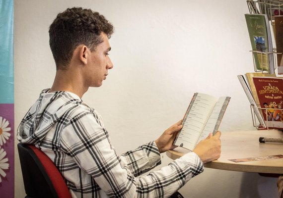 Especialista comenta por que as pessoas andam sem tempo para ler