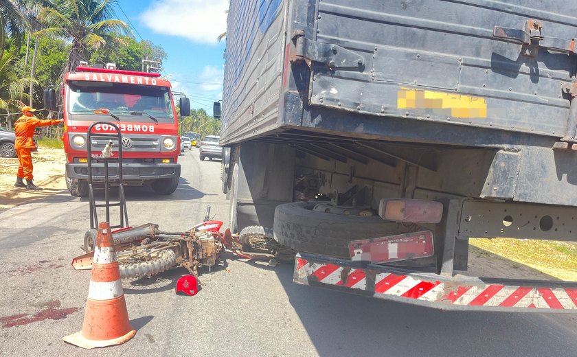 Motociclista fica ferido em colisão com caminhão na AL-101 Norte