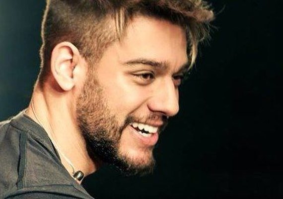 Lucas Lucco não fica um mês sem sexo e conta que já levou cantada de homens