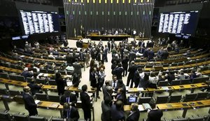 Câmara dos Deputados rejeita denúncia contra Michel Temer