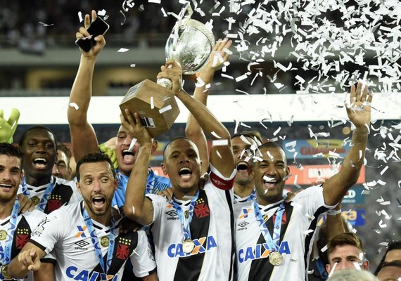 Luis Fabiano finalmente marca e Vasco é campeão da Taça Rio sobre o Botafogo