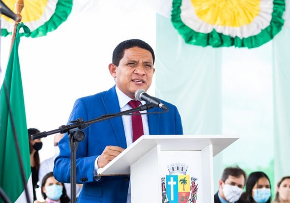 Prefeito se reúne com representantes de escolas particulares para ouvir alternativas