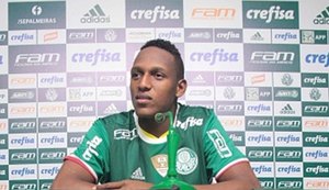 Barcelona estuda antecipar contratação de Yerri Mina, do Palmeiras