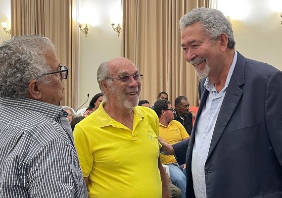 Incentivo à cadeia produtiva de mel e própolis vermelha de Alagoas é garantido pelo deputado Paulão