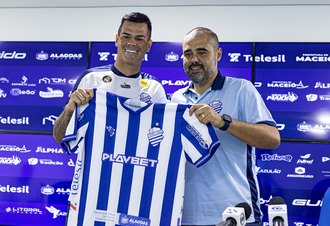 Centroavante Lucas Lima é apresentado no CSA