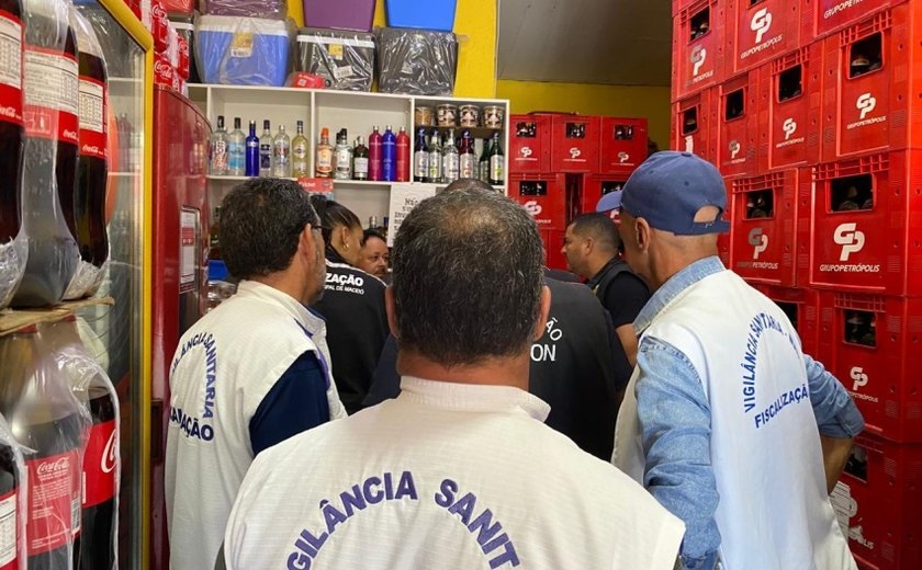 Vigilância Sanitária de Maceió realiza fiscalização para checar procedência de bebidas destiladas