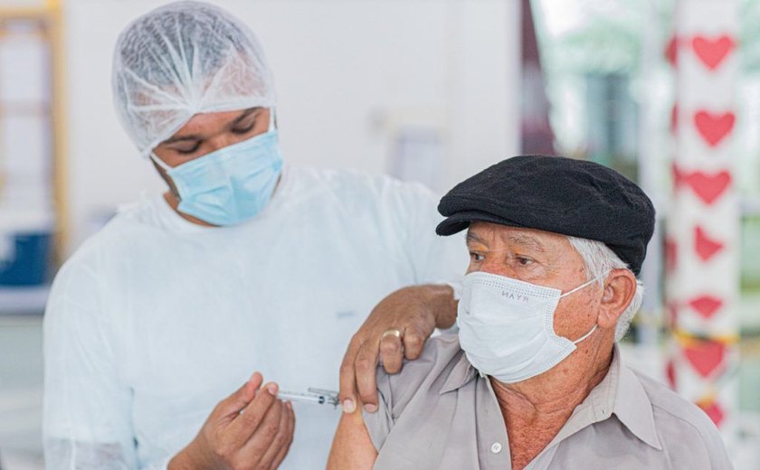 Mais de 11 mil pessoas já receberam a 1ª dose da vacina contra a Covid-19 em Arapiraca