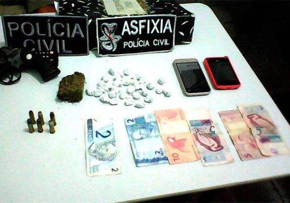 Asfixia apreende drogas e arma de fogo em Murici
