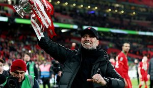 Treinador Jürgen Klopp renova contrato com o Liverpool até 2026
