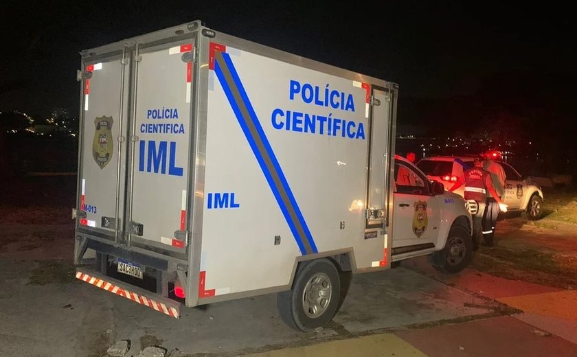 Corpo de homem sem identificação é encontrado em terreno baldio