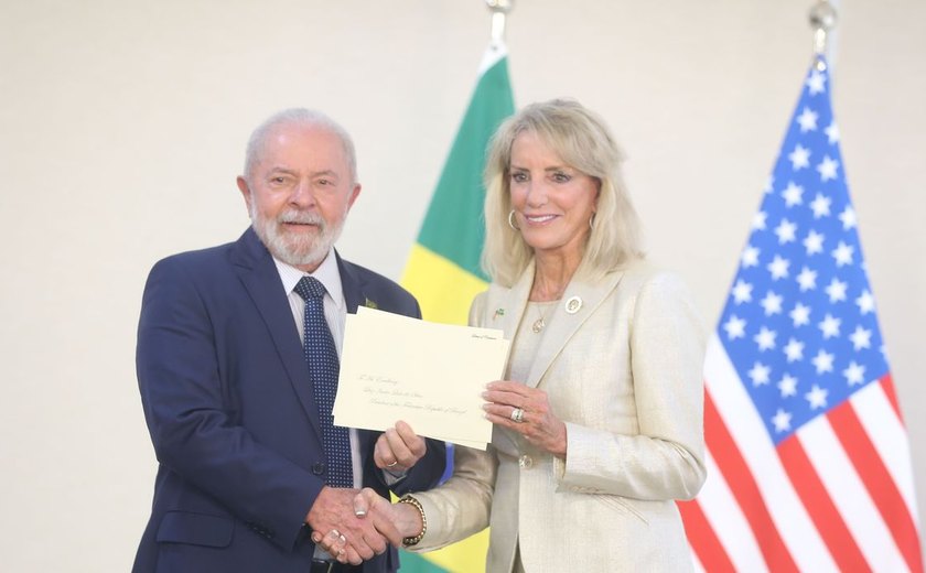 Lula recebe credenciais de nove novos embaixadores no Brasil