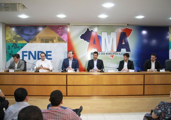 Presidente do FNDE anuncia novos prazos para obras inacabadas