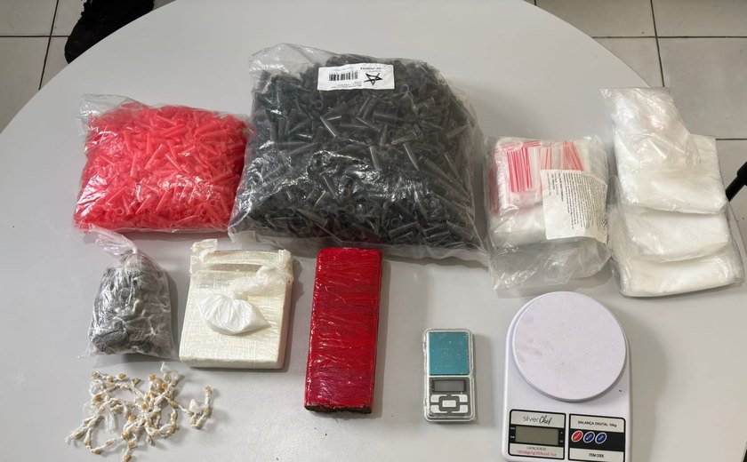 Polícia Militar apreende duas armas de fogo e mais de 1,2 kg de drogas nas cidades de Arapiraca e Penedo