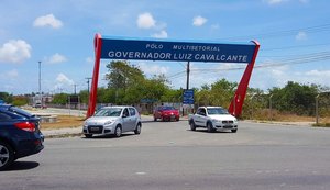 Motoristas de distribuidora são rendidos e assaltados na porta da empresa