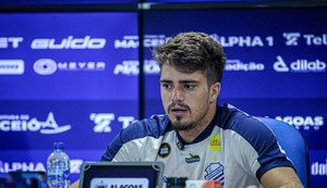 Matheus Melo destaca força coletiva e adaptação como falso nove no CSA