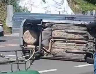 Acidente entre dois carros deixa três feridos na Avenida Leste Oeste, em Maceió