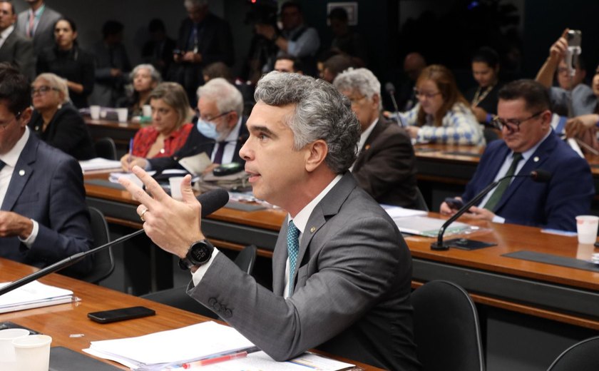 Rafael Brito defende percentual máximo para contratação de professores temporários na rede pública de ensino