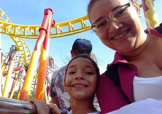 Fui levar minha filha para se divertir e a vi morrer', diz mãe de menina sugada por piscina