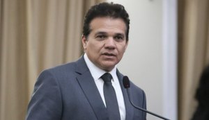 Nezinho celebra o Centenário de Arapiraca e entrega medalha comemorativa
