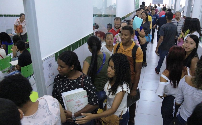 Oferta de emprego atrai cinco mil pessoas em Maceió