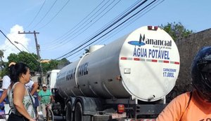 Mãe e filha morrem atropeladas por caminhão depois de caírem de motocicleta