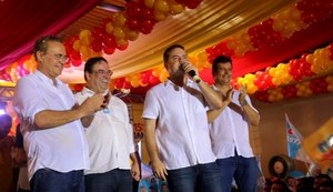 Em Arapiraca, Renan diz que alagoano quer seguir construindo o futuro