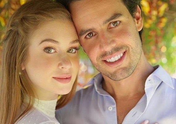 Marina Ruy Barbosa faz lista de casamento, com direito a vaso da rainha da Inglaterra