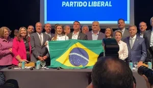 Vídeo: Flávio Bolsonaro anuncia Alfredo Gaspar como candidato a vice em chapa presidencial