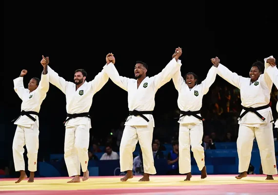 Judô brasileiro fecha Olimpíada com bronze por equipes