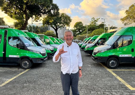Mais saúde para Alagoas: Paulão participa da entrega de 12 unidades odontológicas móveis