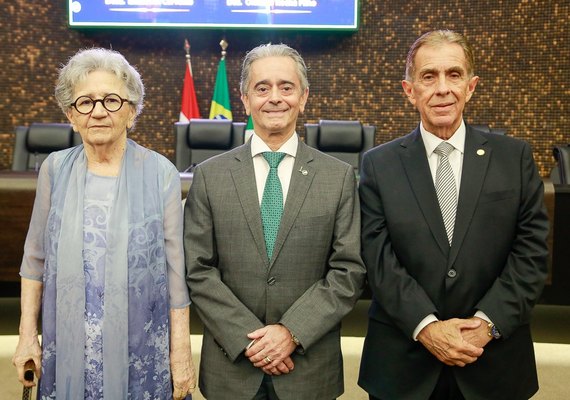 TJ/AL homenageia desembargadores Elisabeth Carvalho e Orlando Rocha