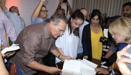 Senador Renan Calheiros lança livro 'Democracia Digital' em Maceió