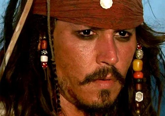 Mensagens revelam que Johnny Depp cortou próprio dedo e culpou ex-esposa