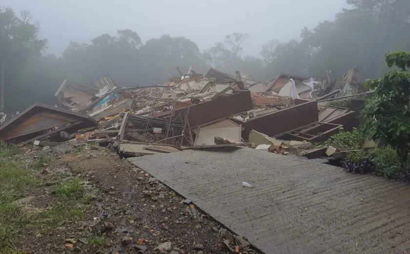 Prédio desaba em Gramado após cidade apresentar rachaduras no solo