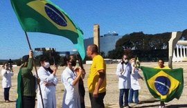 Em protesto, apoiadores de Bolsonaro atacam profissionais de saúde; confira o vídeo