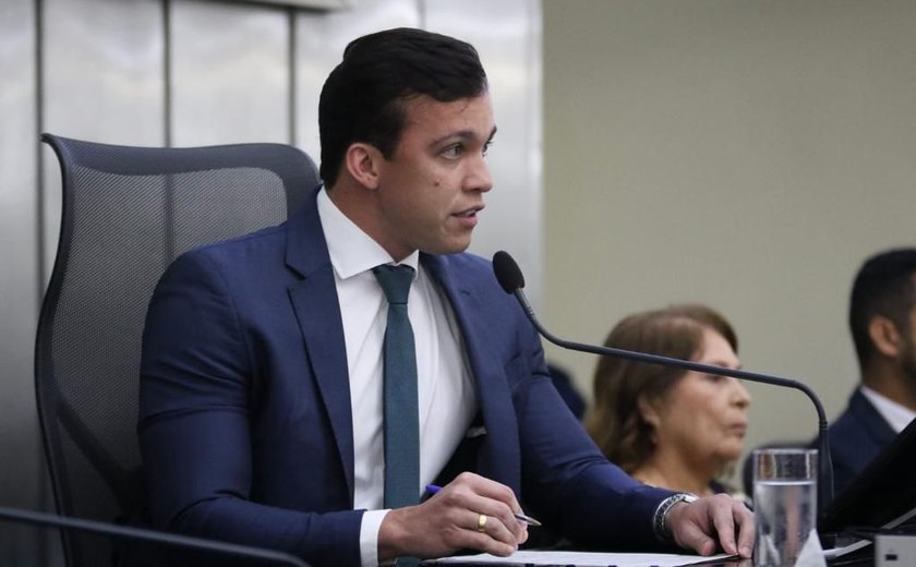 Deputado fiscaliza e cobra climatização das salas de aulas em escolas públicas