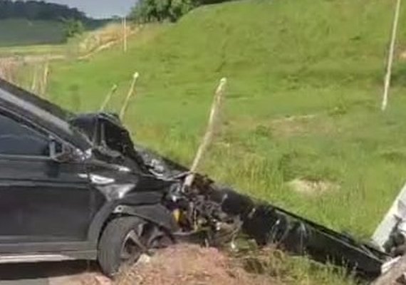 Vídeo: colisão entre três carros e um caminhão deixa quatro pessoas com ferimentos leves