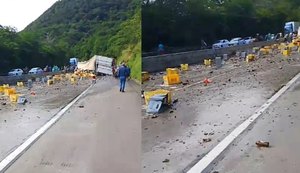 Acidente com carga de cerveja bloqueia trecho entre Flexeiras e Joaquim Gomes